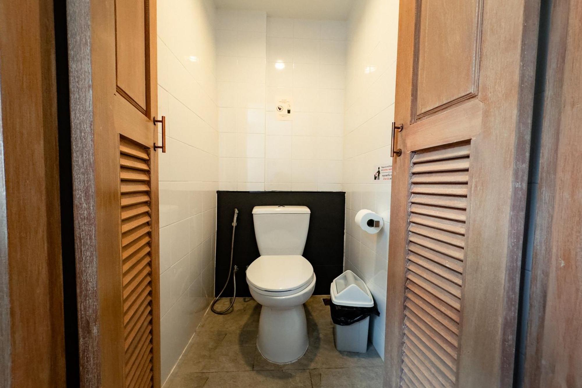 Once In A Blue Moon Cafe And Hostel Чиангмай Екстериор снимка