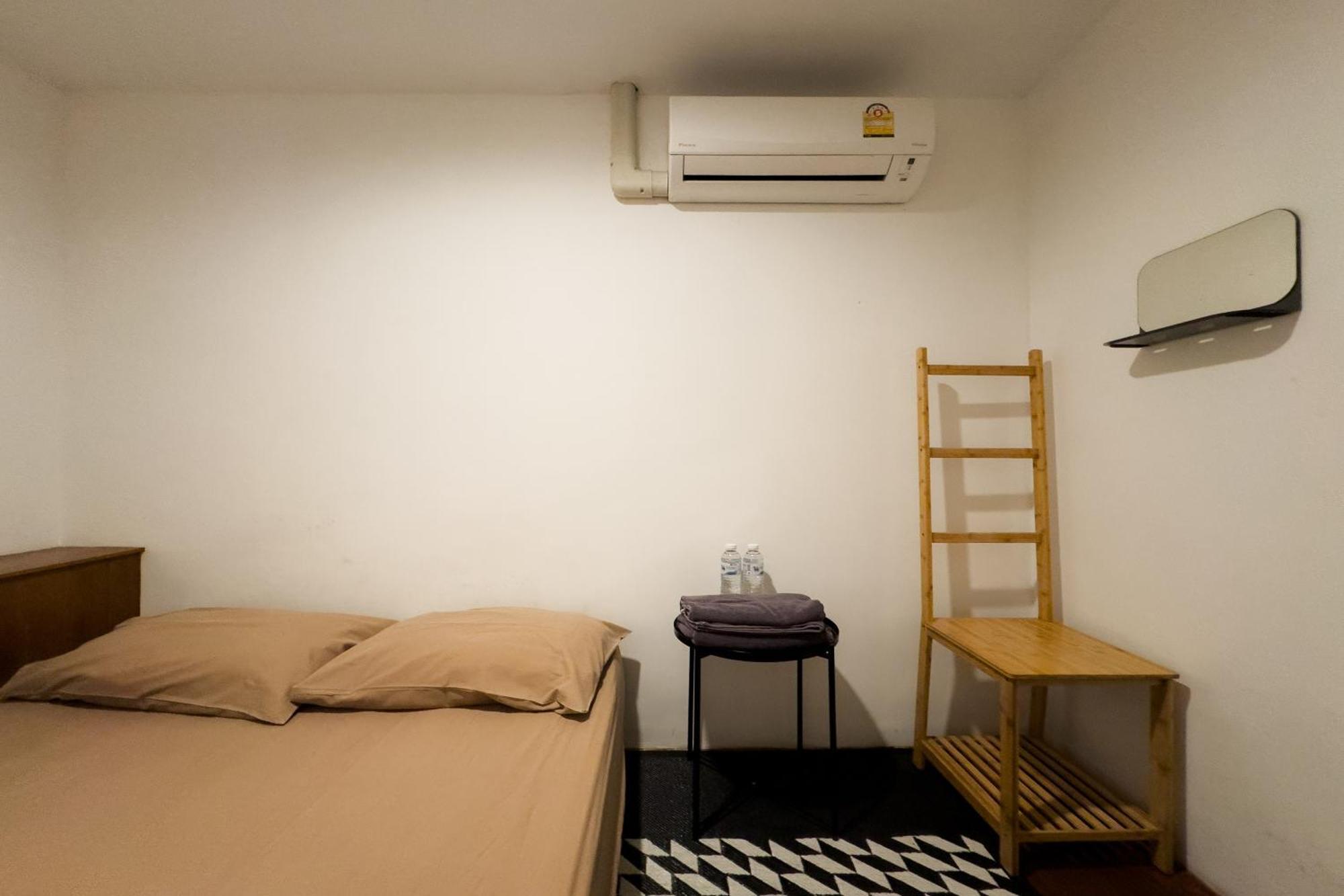 Once In A Blue Moon Cafe And Hostel Чиангмай Екстериор снимка